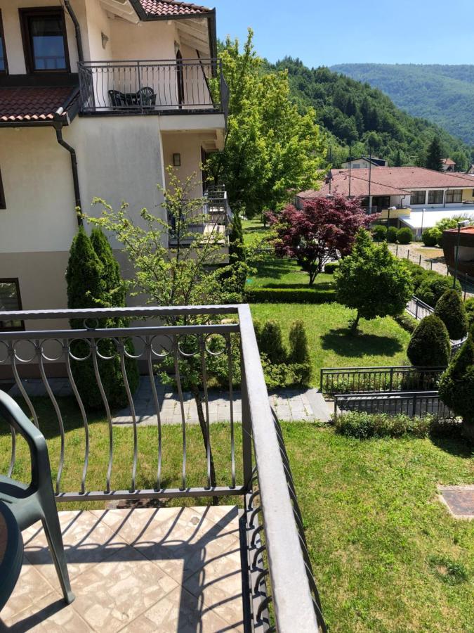 Green Oaza Apartment フォイニツァ エクステリア 写真